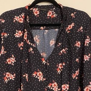 NWOT HALOGEN BOW DETAIL BOUSE